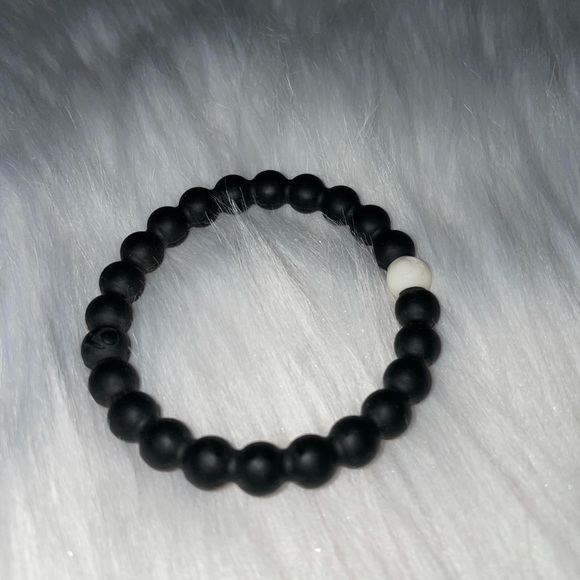 Original lokai bracelets sizes small only - Picture 6 of 8